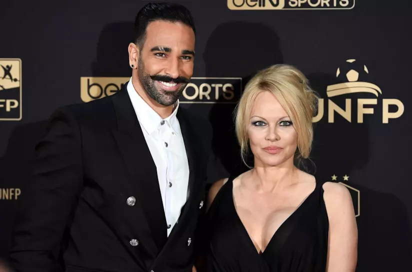 È finita tra Pamela Anderson e Adil Rami: lei lo ha accusato di tradimento e abusi Pamela Anderson e Adil Rami fotografati durante i Trofei UNFP del calcio del 2019
