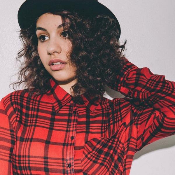 Alessia Cara Alessia Cara canta il brano portante di Oceania