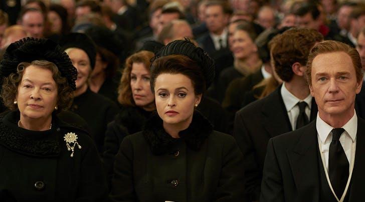 Helena Bonham Carter in una scena di The Crown 3 Un mezzo busto di Helena Bonham Carter nei panni della Principessa Margaret in The Crown 3
