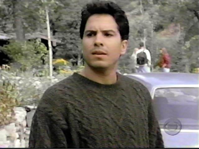 Carlos Sandoval in una sequenza di Walker Texas Ranger Carlos Sandoval, protagonista in Waliker Texas Ranger