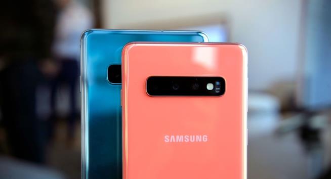 Samsung, arriva il sensore da 64 megapixel: esordio su Galaxy Note 10? La scocca posteriore di Samsung Galaxy S10e ed S10