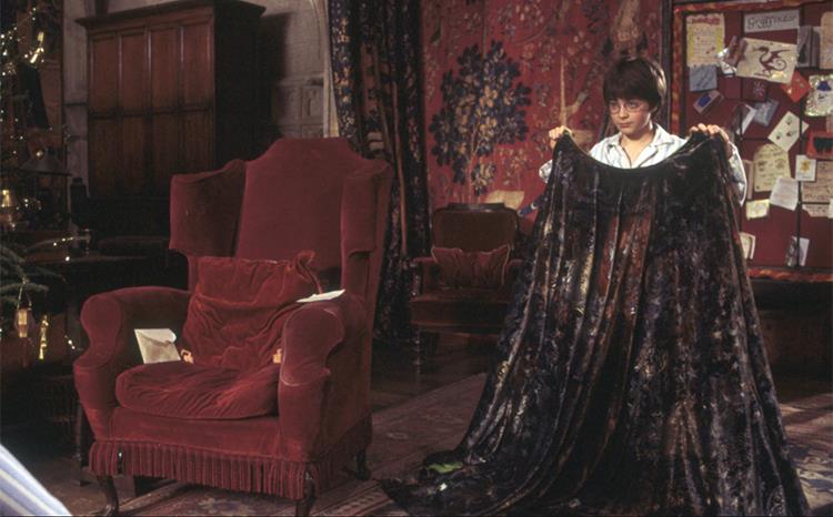 Harry Potter e la Pietra Filosofale Il Mantello dell'Invisibilità in Harry Potter e la Pietra Filosofale