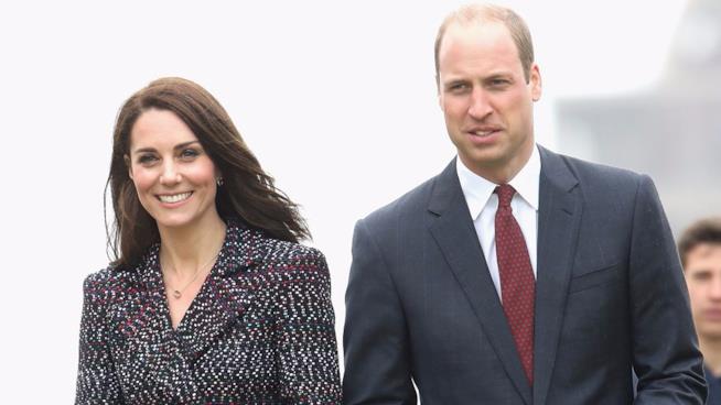Kate Middleton in topless: per le foto rubate la monarchia inglese chiede 1.5 milioni di euro di risarcimento Kate Middleton e il Principe William a Parigi