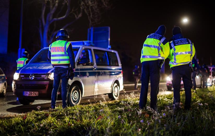Bimbo tedesco di 8 anni ruba l'auto ai genitori e guida a 140 chilometri orari Polizia stradale tedesca