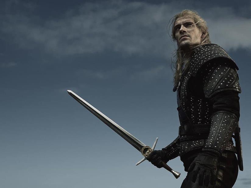 Arrivano novità su The Witcher, legate alla spada e al padre di Geralt Henry Cavill nei panni di Geralt in The Witcher
