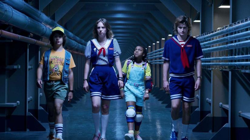 Stranger Things 3, un personaggio è stato reso gay a riprese in corso Steve, Erica, Robin e Dustin