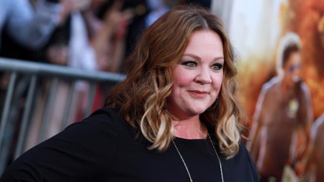 Melissa McCarthy sarà la moglie di Babbo Natale in una nuova commedia Melissa McCarthy in posa sul red carpet