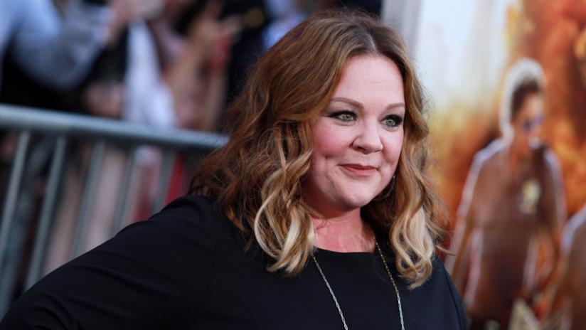 Melissa McCarthy sarà la moglie di Babbo Natale in una nuova commedia Melissa McCarthy in posa sul red carpet