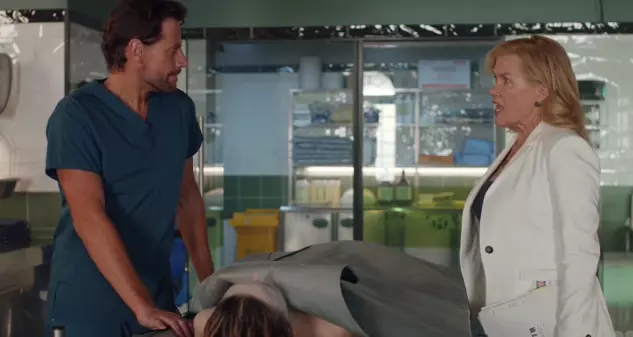 Harrow: il protagonista con il suo capo Harrow: una scena dalla stagione 1