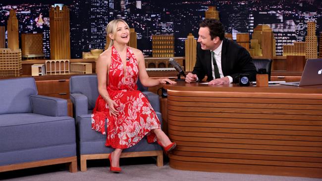 Kate Hudson e Jimmy Fallon Kate Hudson e Jimmy Fallon al The Tonight Show