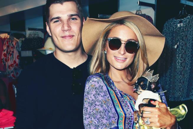 L'ereditiera Paris Hilton ha perso il suo anello di fidanzamento da 2 milioni di dollari Paris Hilton assieme al suo fidanzato Chris Zylka
