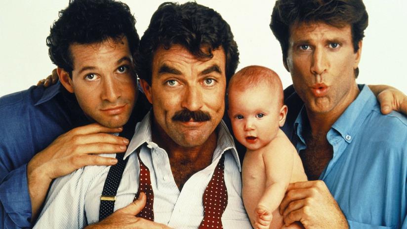 Il remake di Tre scapoli e un bebè ha uno sceneggiatore, ecco cosa sappiamo Tom Selleck Steve Guttenberg e Ted Danson in una immagine del film Tre scapoli e un bebè