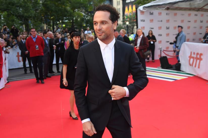 Matthew Rhys è Perry Mason: la prima immagine ufficiale della serie Matthew Rhys sul red carpet