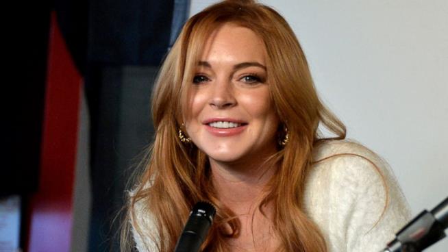 Lindsay Lohan torna sui social con delle foto in compagnia di Erdogan Primo piano di Lindsay Lohan