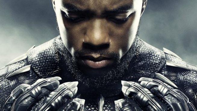 Black Panther vince ai SAG Awards 2019, e il cast parla del sequel Un primo piano di Chadwick Boseman nei panni di T'Challa nel poster di Black Panther