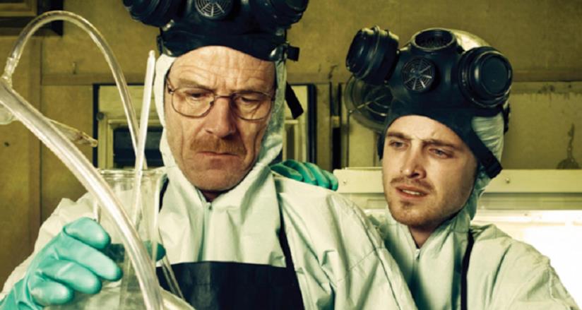 Aaron Paul e Bryan Cranston creano il loro mescal: svaniscono le speranze di una reunion di Breaking Bad Walter e Jesse in una scena di Breaking Bad