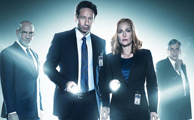 X-Files presentato al New York Comic-Con Mulder, Scully, Skinner e L'uomo che fuma in un immagine promozionale di X-Files