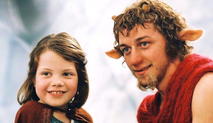 C.S. Lewis e Le cronache di Narnia, l'ordine in cui leggere la saga Lucy Pevensie ed il signor Tumnus nel primo capitolo della saga cinematografica