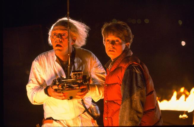 Ritorno al futuro, la sci-fi comedy più amata di sempre Michael J. Fox e Christopher Lloyd in una scena di Ritorno al futuro