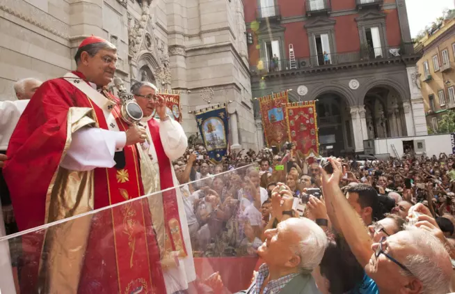 San Gennaro: le teorie scientifiche sulla liquefazione del sangue Miracolo di San Gennaro