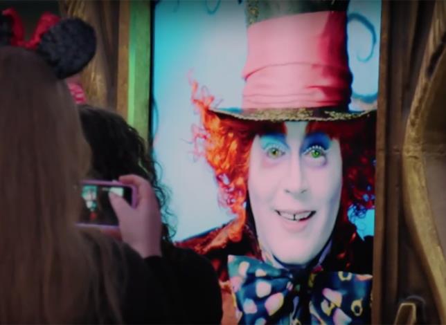 Il Cappellaio Matto interattivo Il Cappellaio Matto interattivo di Johnny Depp a Disneyland