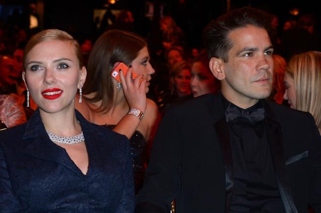 Scarlett Johansson ha divorziato da Romain Dauriac e si batterà per l'affidamento di sua figlia Primo piano di Scarlett Johansson e Romain Dauriac