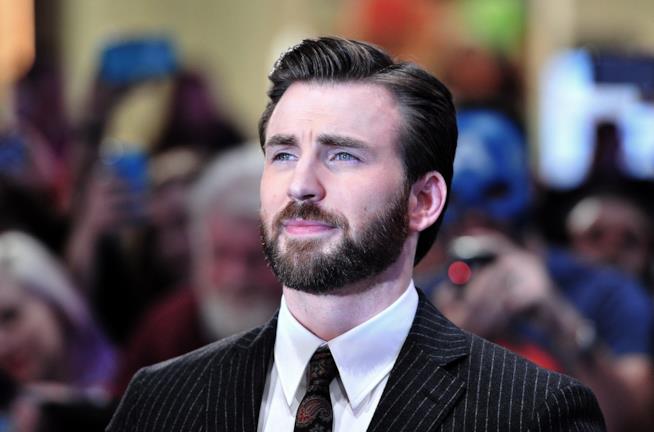 Chris Evans Come i Golden Retriever su Twitter Chris Evans sorride ad un evento pubblico