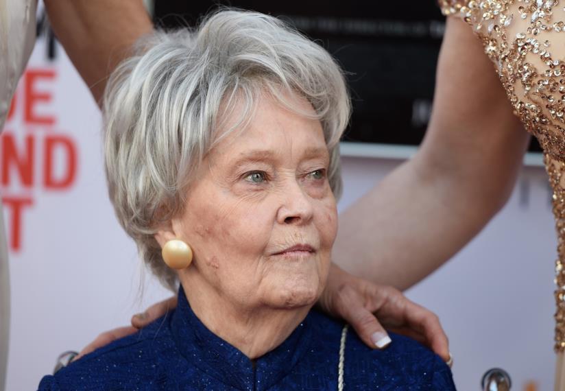 Lorraine Warren sepolta nel cimitero infestato di Fairfield Lorraine Warren ha ispirato The Conjuring