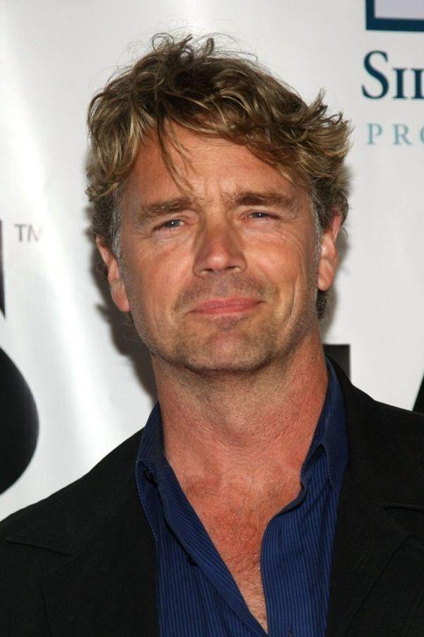 John Schneider John Schneider sorridente in primo piano