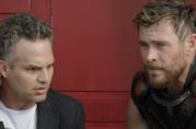 Avengers: Endgame, riprese talmente segrete che neanche gli attori sanno cosa succederà Mark Ruffalo e Chris Hemsworth in Thor: Ragnarok