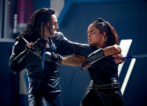 Thor: Ragnarok. Loki e la Valchiria tra i protagonisti Gli attori Tom Hiddleston e Tessa Thompson sul set
