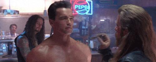 Terminator 2, il sequel del cult sci-fi di James Cameron Arnold Schwarzenegger nell'incipit di Terminator 2