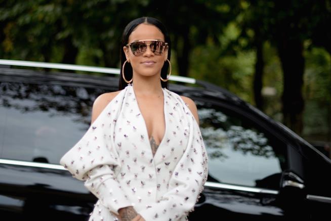 Rihanna collabora alla ricerca di una ballerina scomparsa nel nulla Primo piano di Rihanna