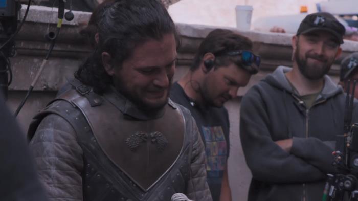 Game of Thrones 8: Kit Harington saluta commosso la produzione Kit Harington nella sua ultima scena in Game of Thrones 8