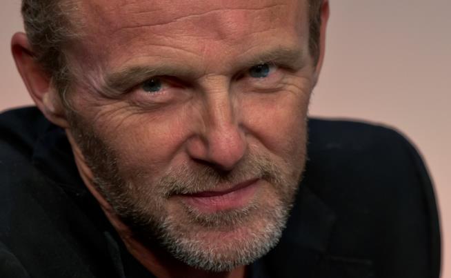Jo Nesbø e Carlo Lucarelli: due scrittori di crime tingono di giallo al notte milanese Jo Nesbø