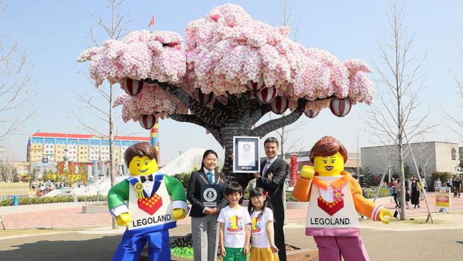L'albero di ciliegio con 800mila mattoni LEGO è sorprendente L'albero di ciliegio di LEGO entra nel Guinness dei Primati