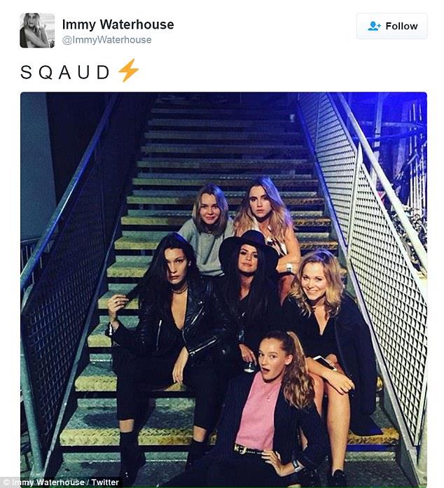 La foto di Bella Hadid con Selena Gomez Foto di gruppo di Bella Hadid e Selena Gomez con altre amiche