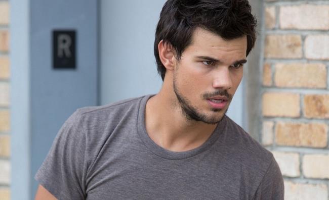 Nella seconda stagione del teen horror Scream Queens la new entry più attesa del cast è Taylor Lautner Taylor Lautner nella seconda stagione di Scream Quuens