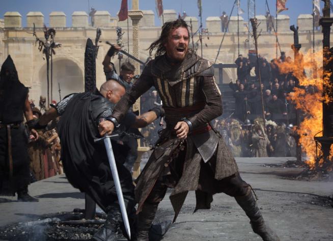 Il film di Assassin's Creed rilascia nuove immagini di Aguilar in azione Aguilar in azione in Assassin's Creed