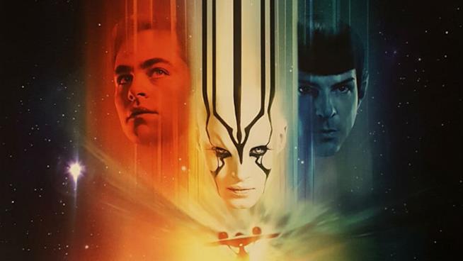 Star Trek Beyond, ecco le nuove coloratissime locandine Un dettaglio della locandina di Star Trek: Beyond