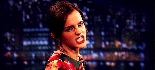 Emma Watson e la privacy Emma Watson fa una smorfia