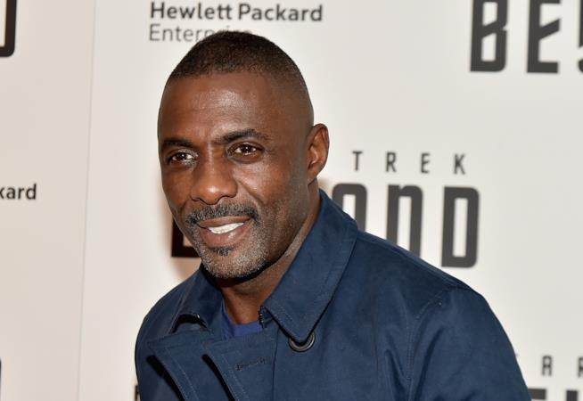 Idris Elba sarà il produttore nonché il protagonista di un drama in stile Narcos Un sorridente Idris Elba alla presentazione di Star Trek Beyond