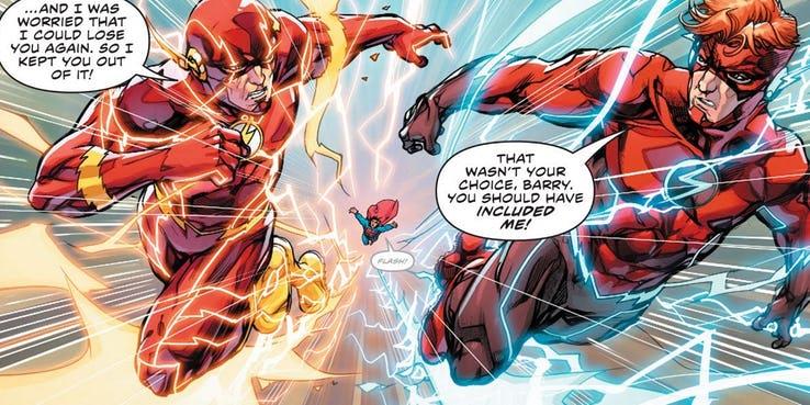 I due Flash, Barry Allen (a sx.) e Wally West (a dx.) lasciano indietro Superman e si dimostrano più veloci Primo piano dei due Flash e Superman sullo sfondo, lasciato indietro dai due velocisti