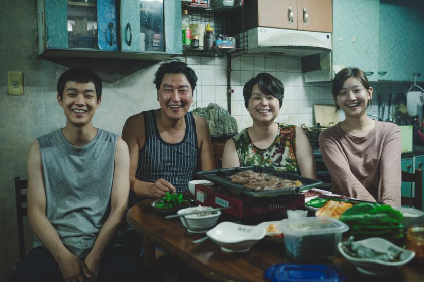 Gianni Morandi, 'agli Oscar per caso con Parasite': cosa devi sapere sulla sua canzone nel film Choi Woo-shik, Song Kang-ho, Chang Hyae Jin e Park So-dam in una scena del film Parasite