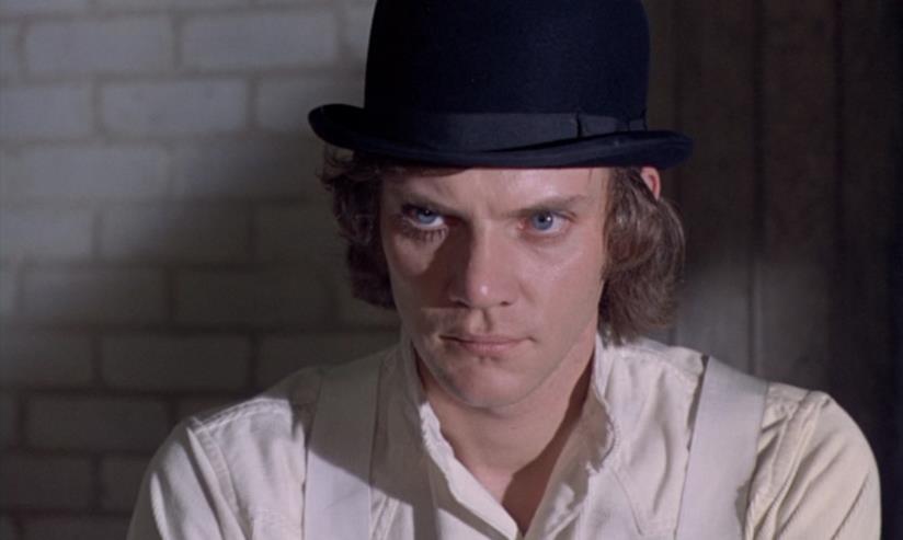 Esiste un seguito di Arancia meccanica: ritrovato il manoscritto di Anthony Burgess Primo piano di Malcolm MacDowell in una scena del film Arancia meccanica di Stanley Kubrick