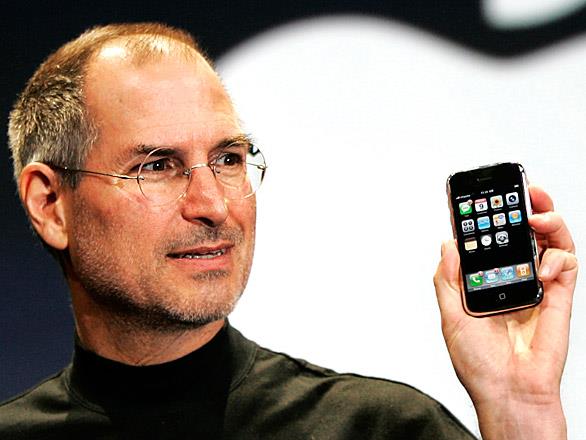 Bungie omaggia iPhone e Steve Jobs in Destiny 2 Steve Jobs presenta il primo iPhone