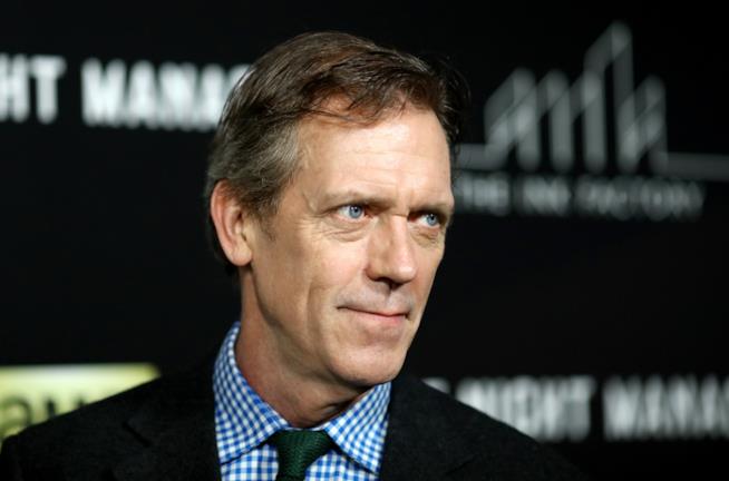 Hugh Laurie come Principe Filippo in The Crown? Hugh Laurie mezzo sorridente in primo piano