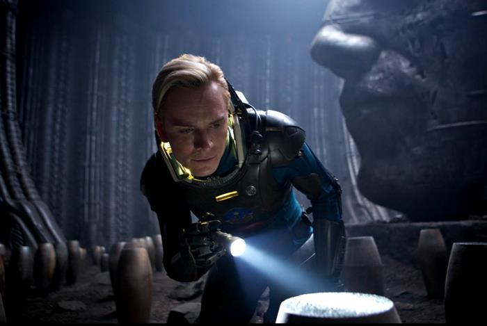 Michael Fassbender in Alien: Covenant Michael Fassbender nel ruolo di David