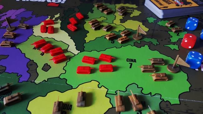 Arriva RisiKo! Z, la versione del celebre gioco di strategia in salsa zombie Una partita di RisiKo! Z