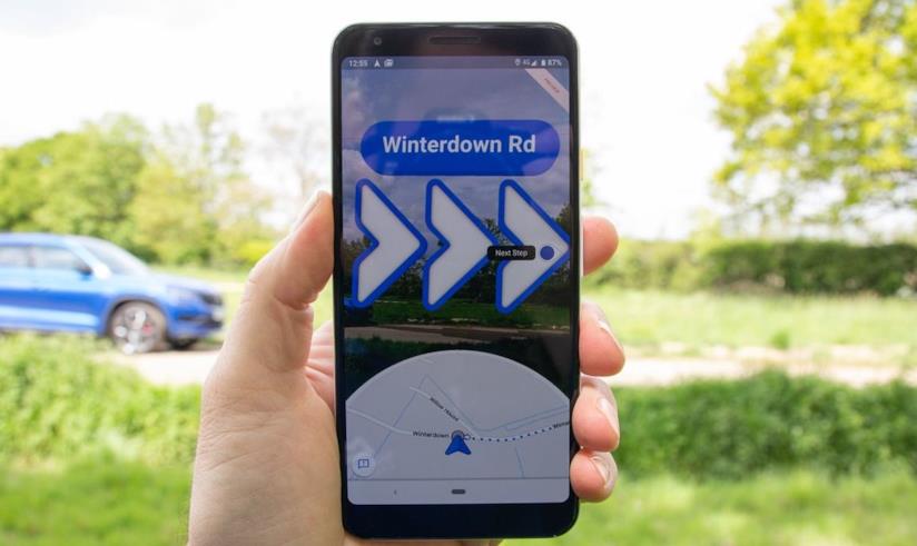 La funzione Live View di Google Maps in rilascio su tutti i dispositivi iOS e Android supportati Google Maps in Live View in esecuzione su un Google Pixel